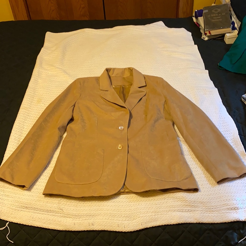 Size 8 beige jacket no name on tag